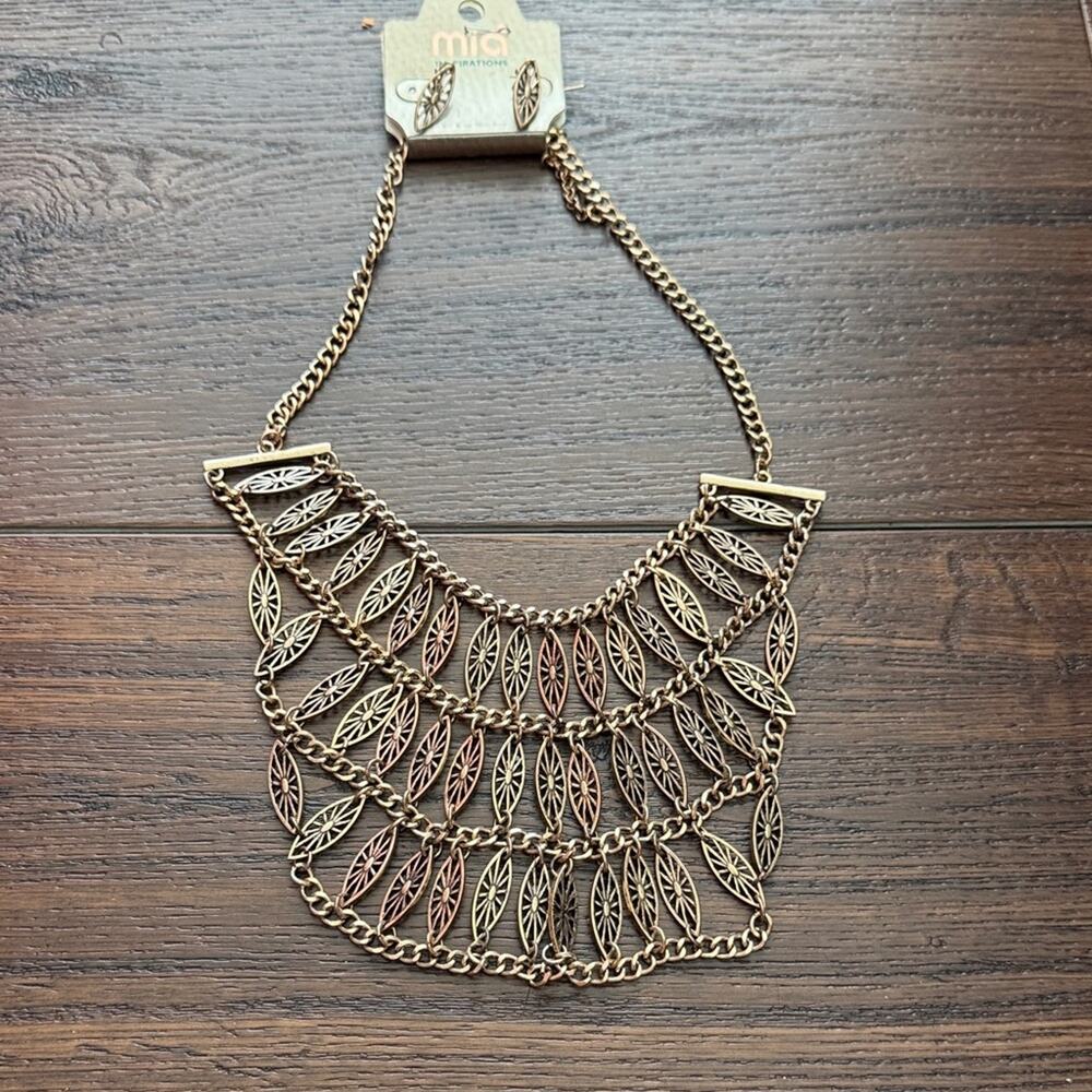 MIA Necklace & Earrings Set